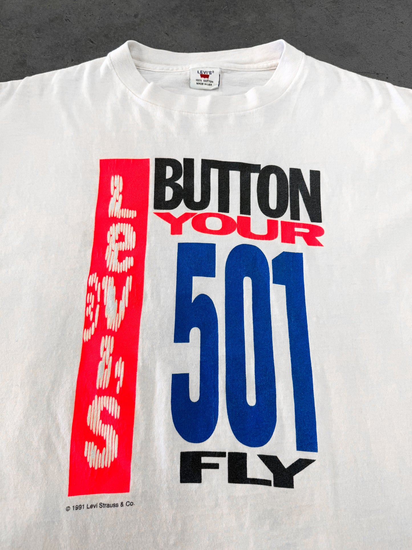 Vintage 1991 Levi & Strauss Button Your 501 Fly Tee ( Large )