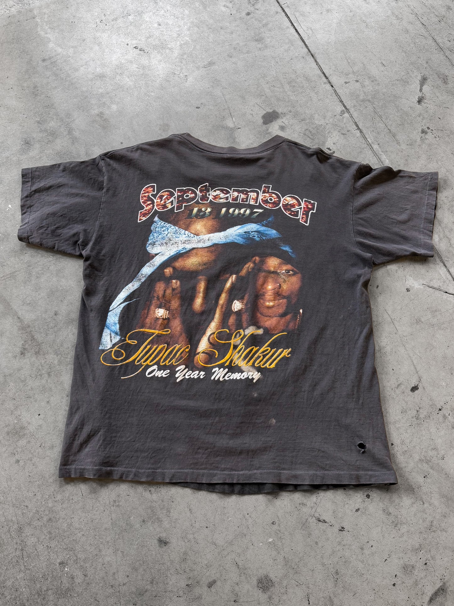 Vintage 90’s 2Pac Bootleg Memorial Rap Tee ( XL )