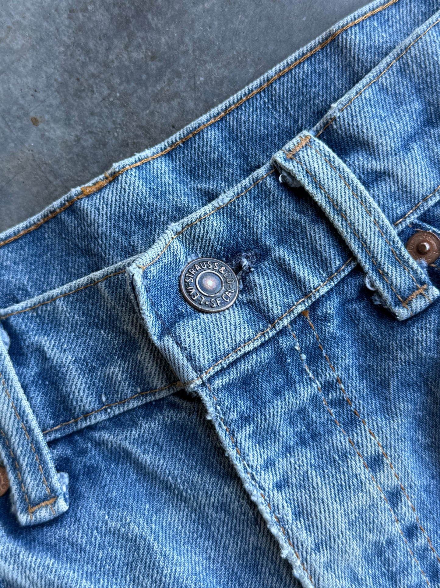 Vintage 80s Levi’s Orange Tab Bootcut Light Wash Jeans (32x31)