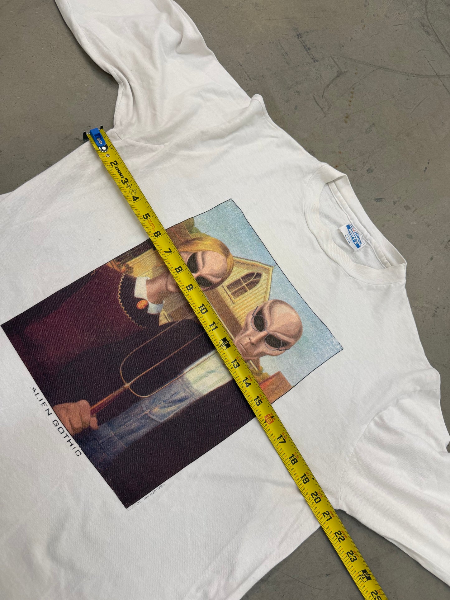 Vintage 90s Alien Gothic Parody Tee ( Large )