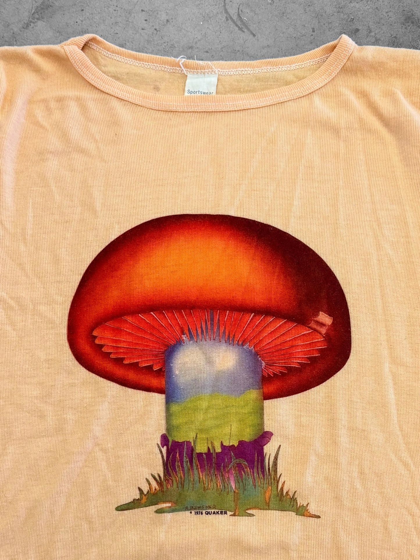 Vintage 1976 Mushroom Art Tee ( Medium )