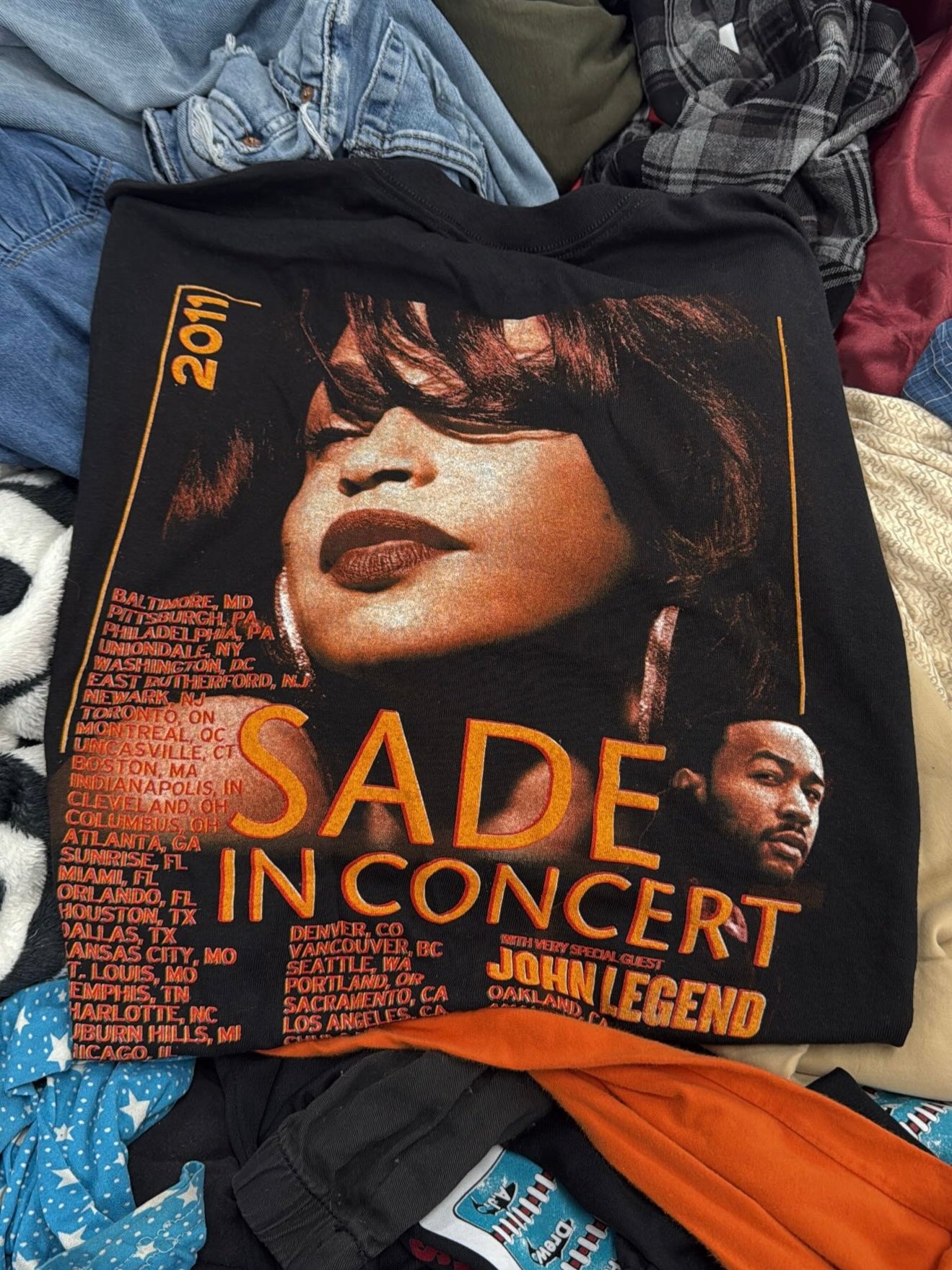 Vintage 2011 Sade Live In Concert Tee ( XXL )