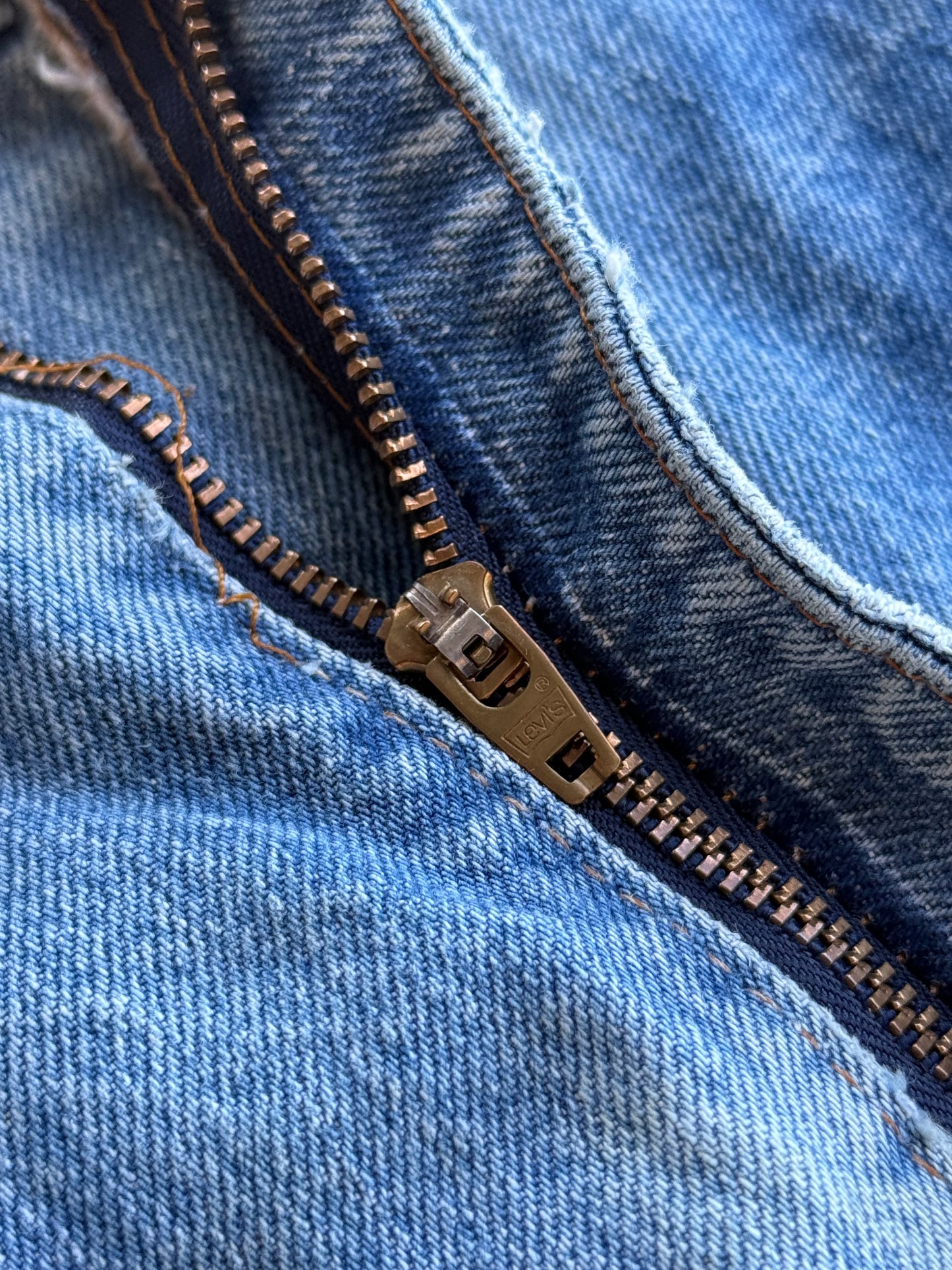 Vintage 80s Levi’s Orange Tab Bootcut Light Wash Jeans (32x31)