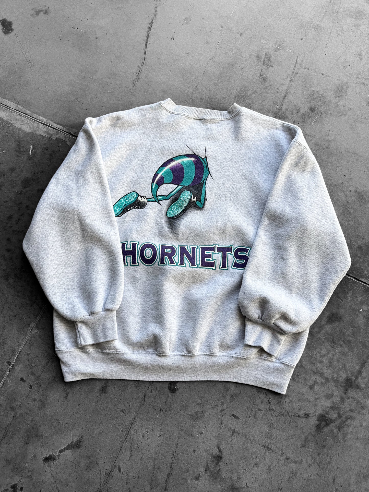 Vintage 1990s Charlotte Hornets Nutmeg Break-Thru Sweatshirt ( XL )
