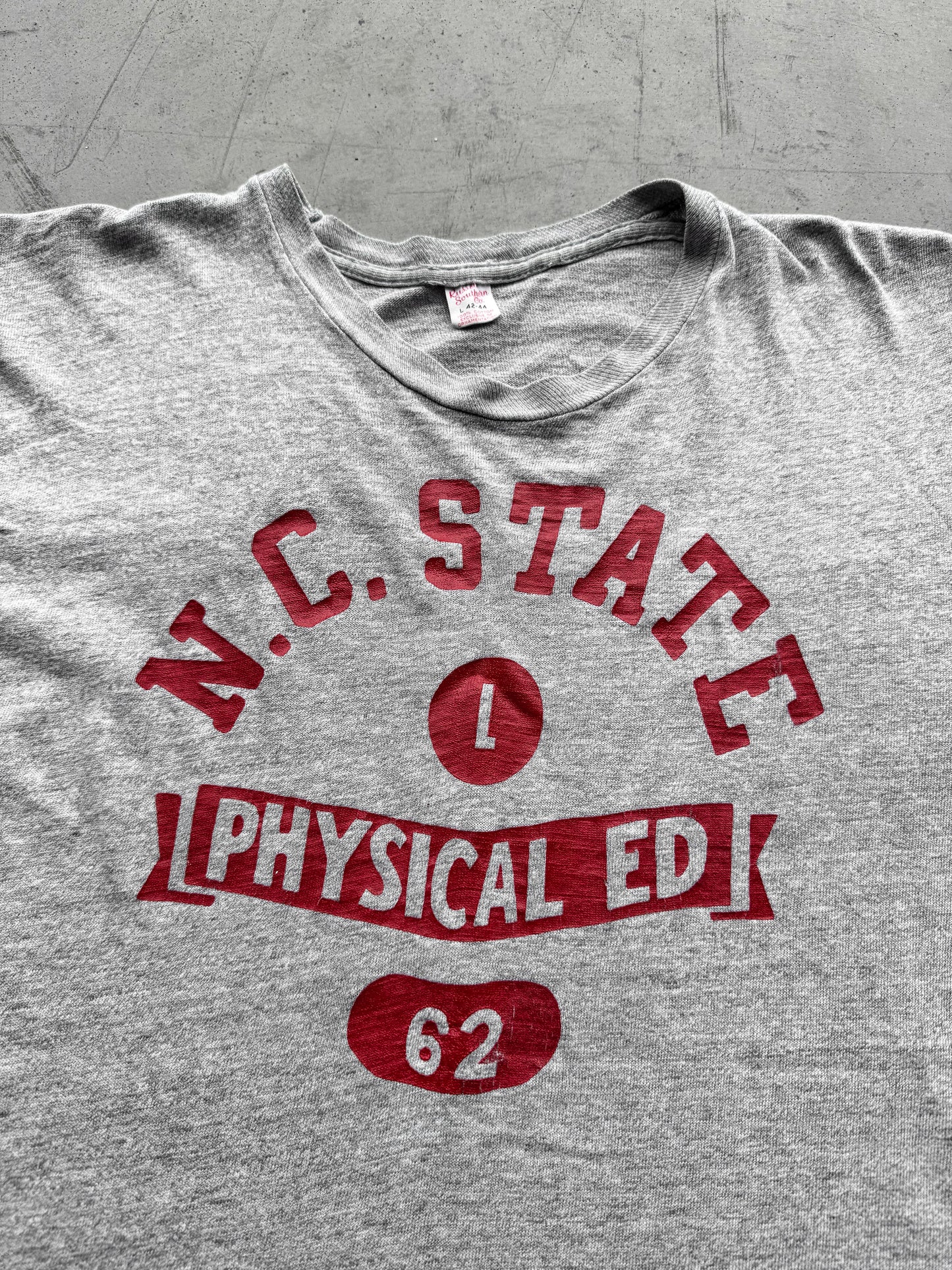 Vintage 60s NC State Russell Tee ( Large )