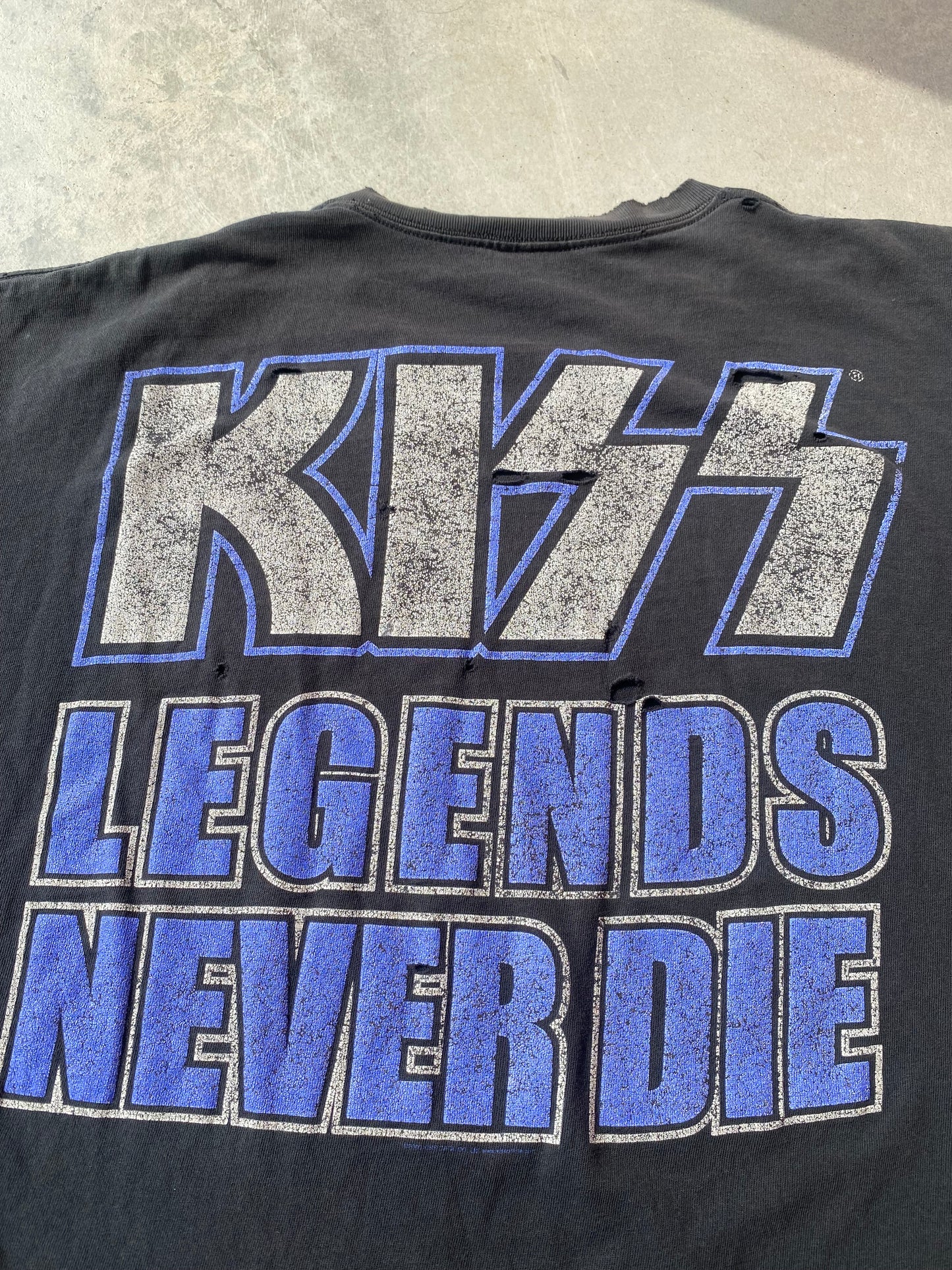 Vintage 2000 KISS The Farewell Tour Legends Never Die Tee ( XL )