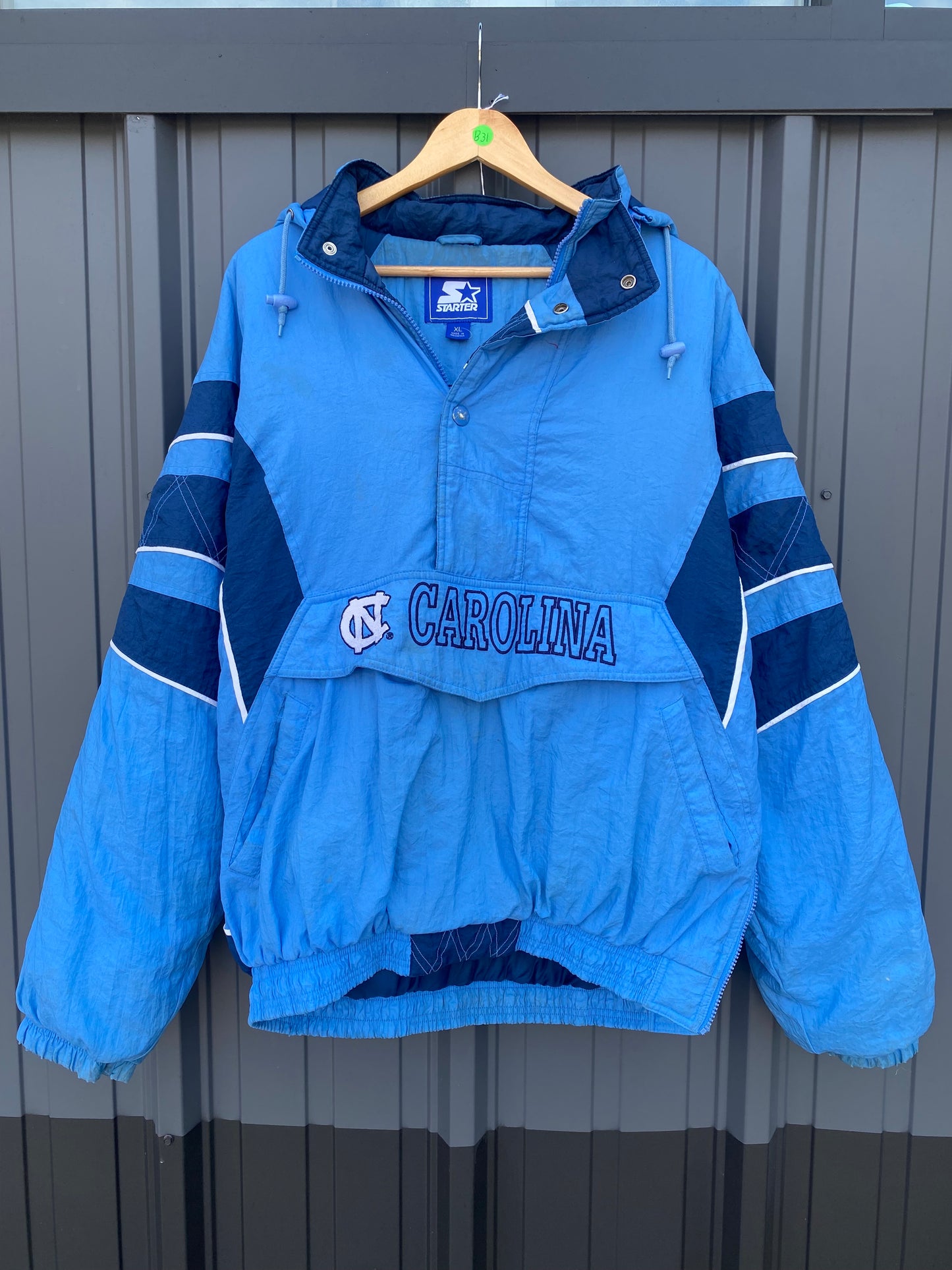 Vintage 90’s Starter Carolina Tarheels Starter Jacket FLAWED ( XL )