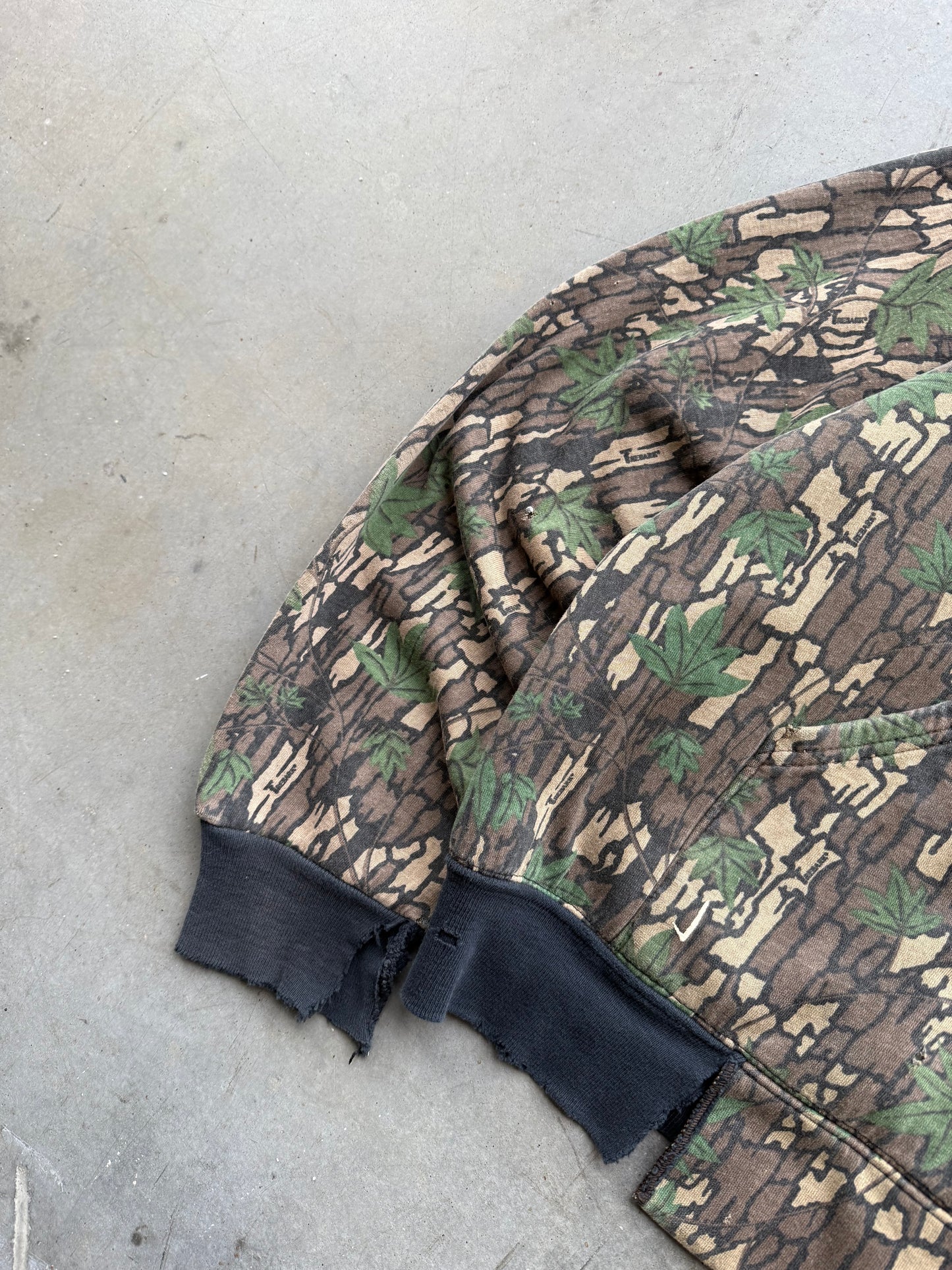 Vintage 1990s Thermal Lined Distressed Camo Zip Up Hoodie ( Large )