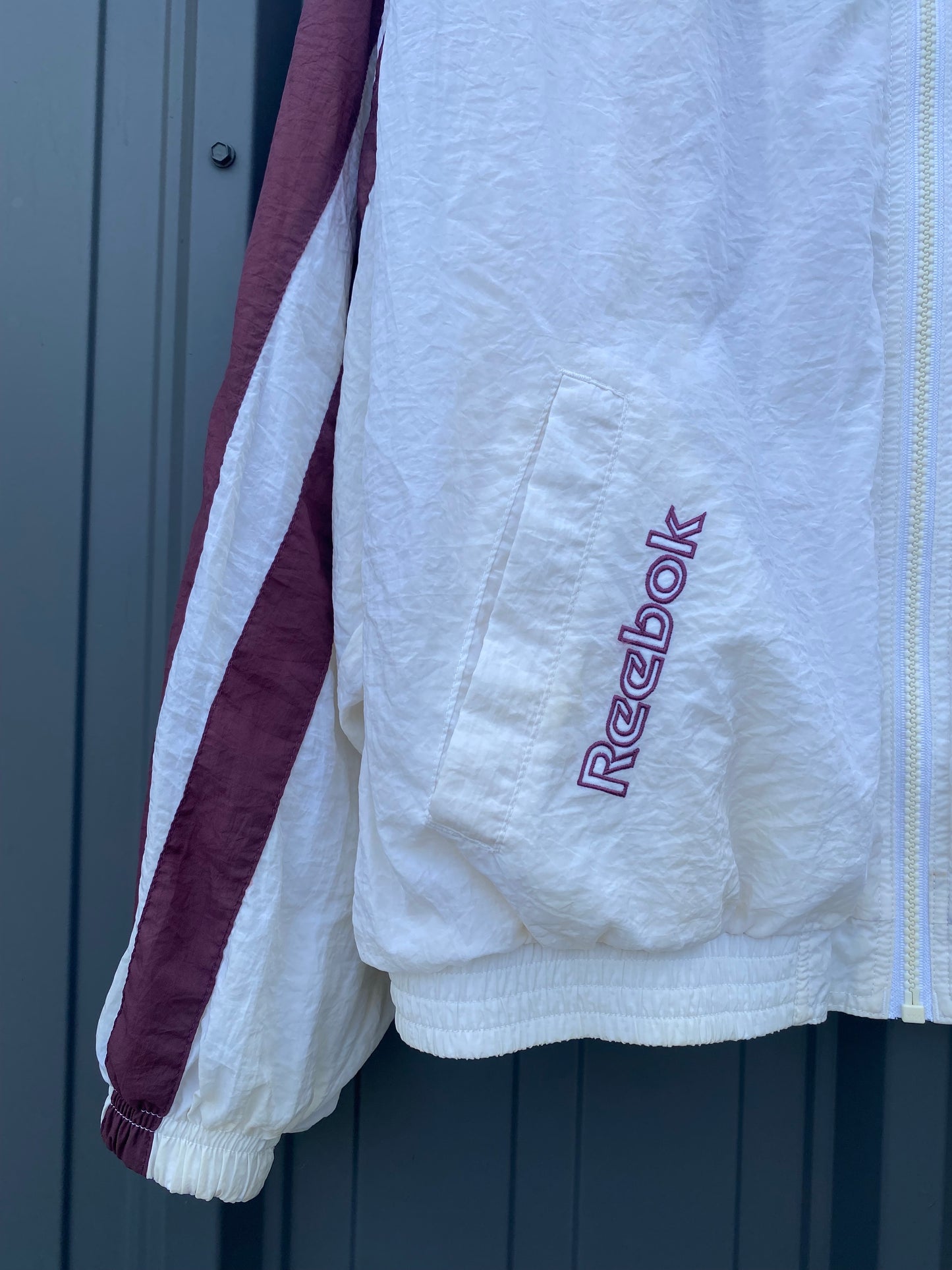 Vintage Y2K / 90’s Reebok Maroon & White Windbreaker ( Medium )