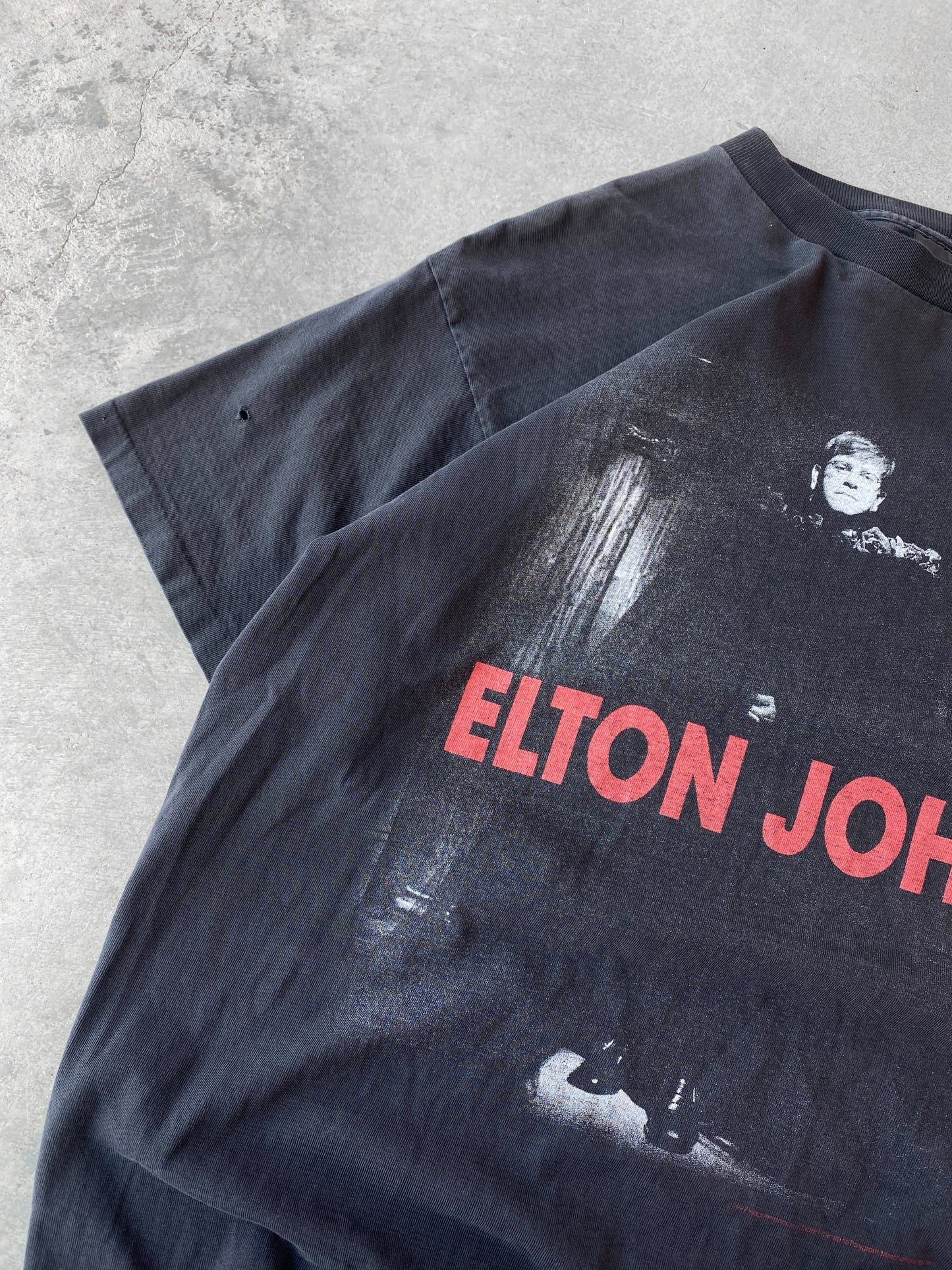 Vintage 1997 Elton John Faded Tee ( Large )