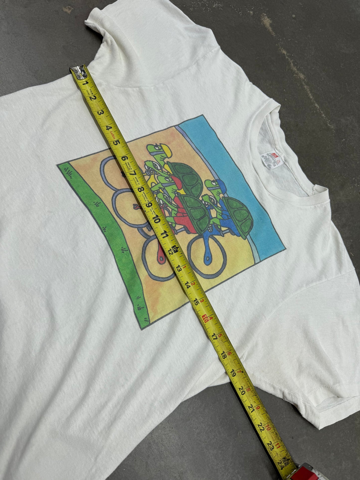 Vintage 1990s Turtle Racing Art Tee ( Large )