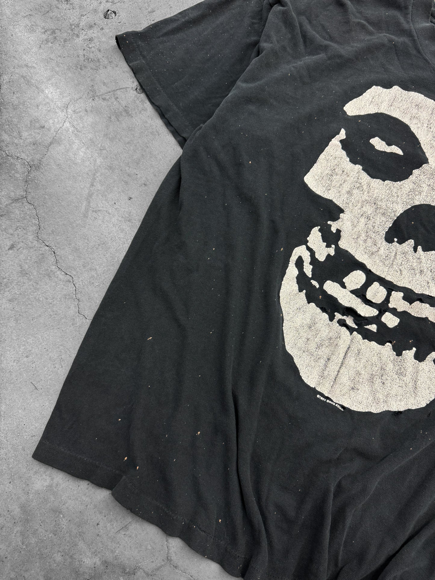 Vintage 1997 The Misfits Skull Thrashed & Worn Mens Tee ( XL )