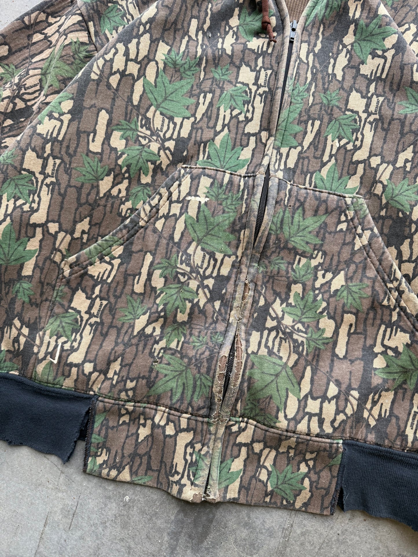 Vintage 1990s Thermal Lined Distressed Camo Zip Up Hoodie ( Large )