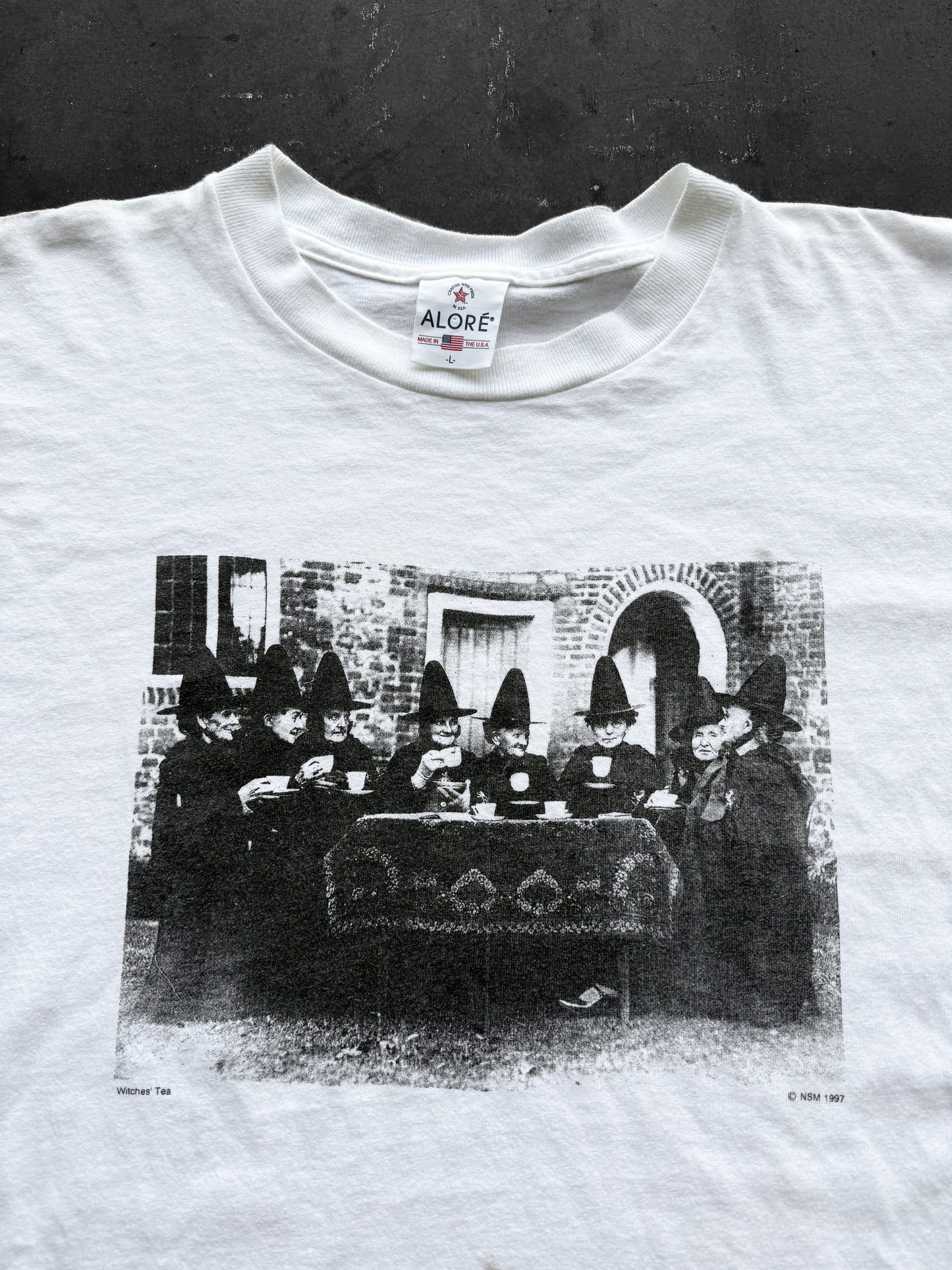 Vintage 1990s Witches Tea Party Art Tee ( Large )