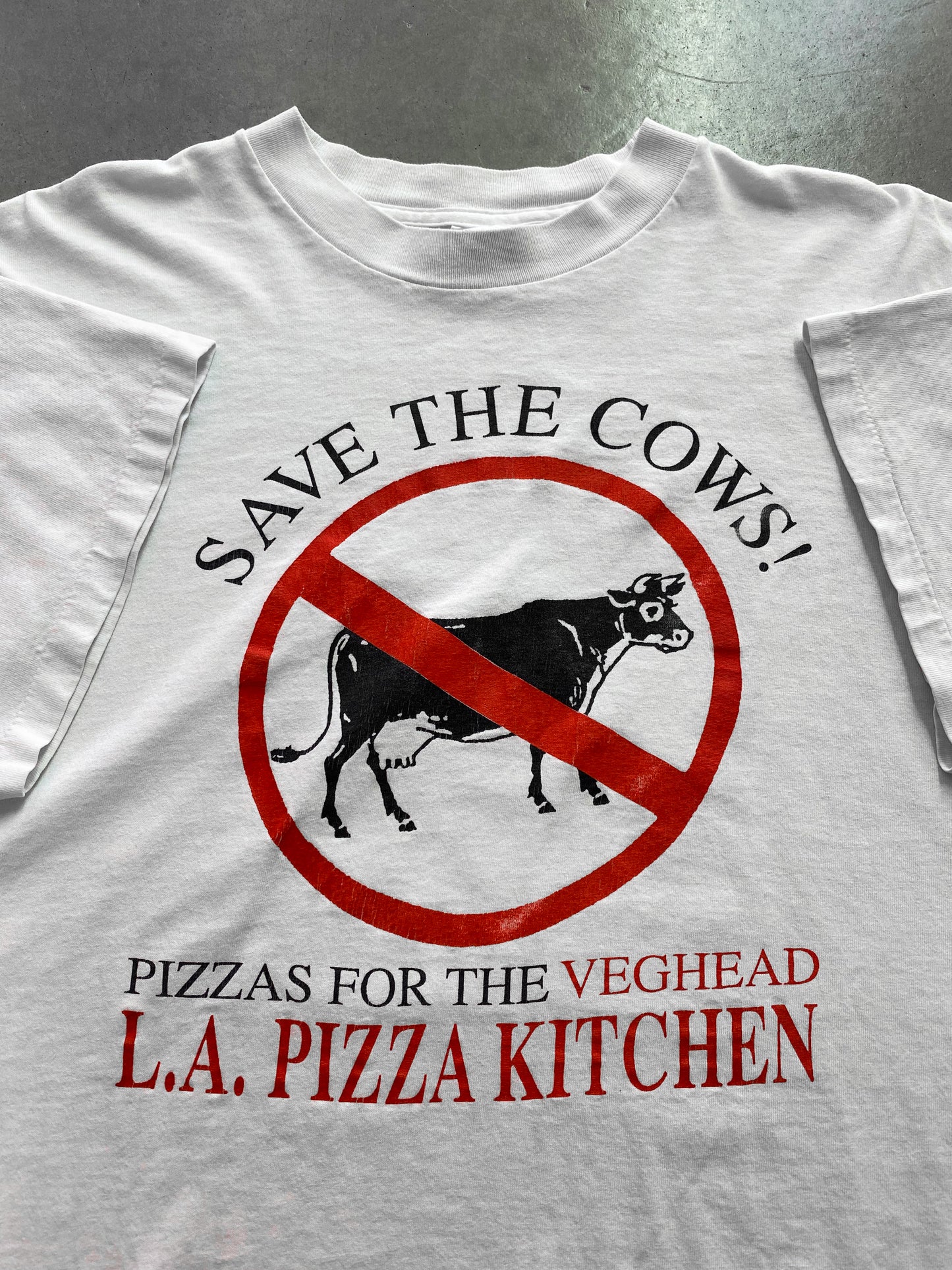 Vintage 90’s Save The Cows L.A Pizza Kitchen Tee ( XXL )