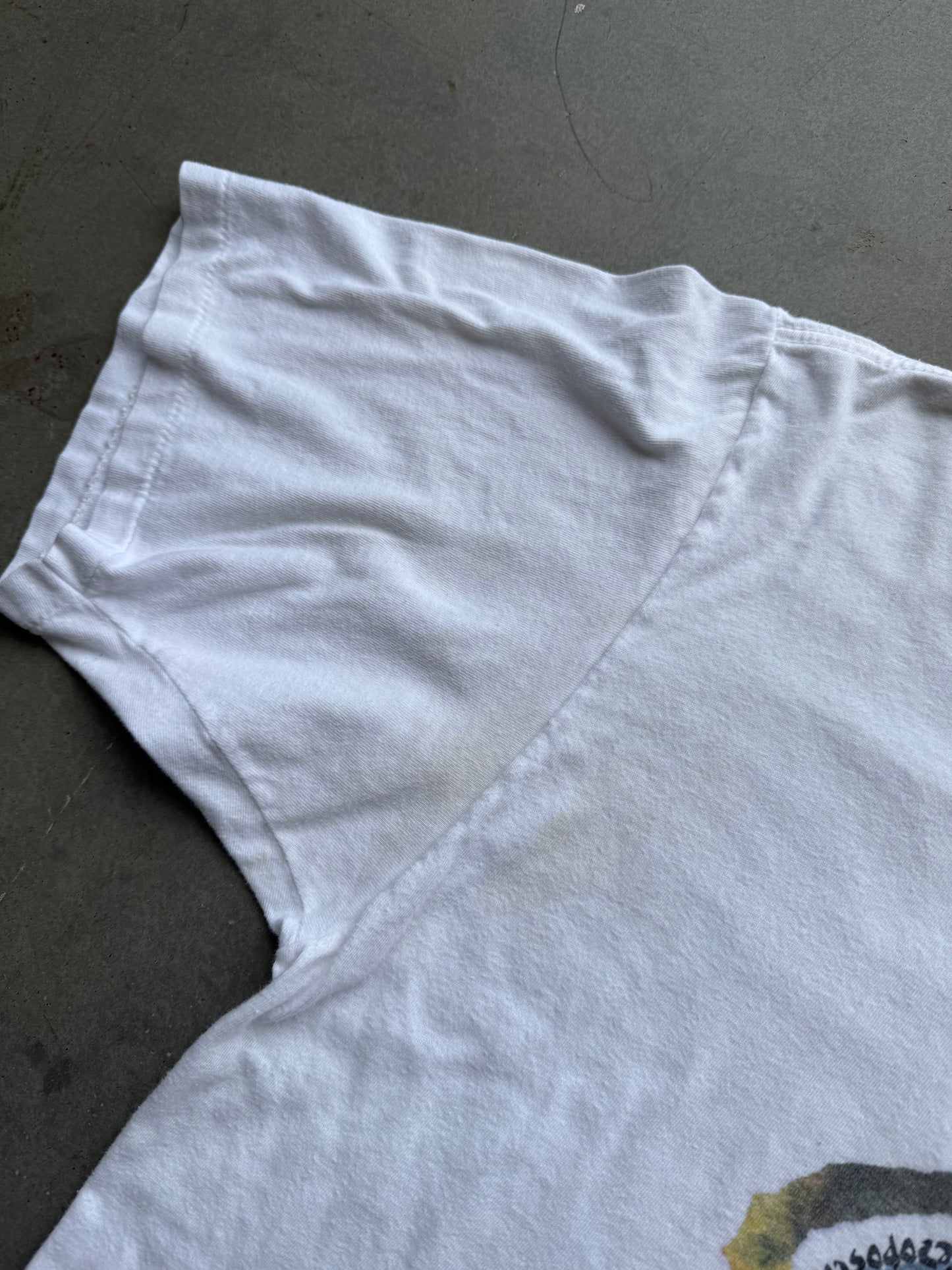 Vintage 1990s Aéropostale Obscure Swirl Art Tee ( XL )